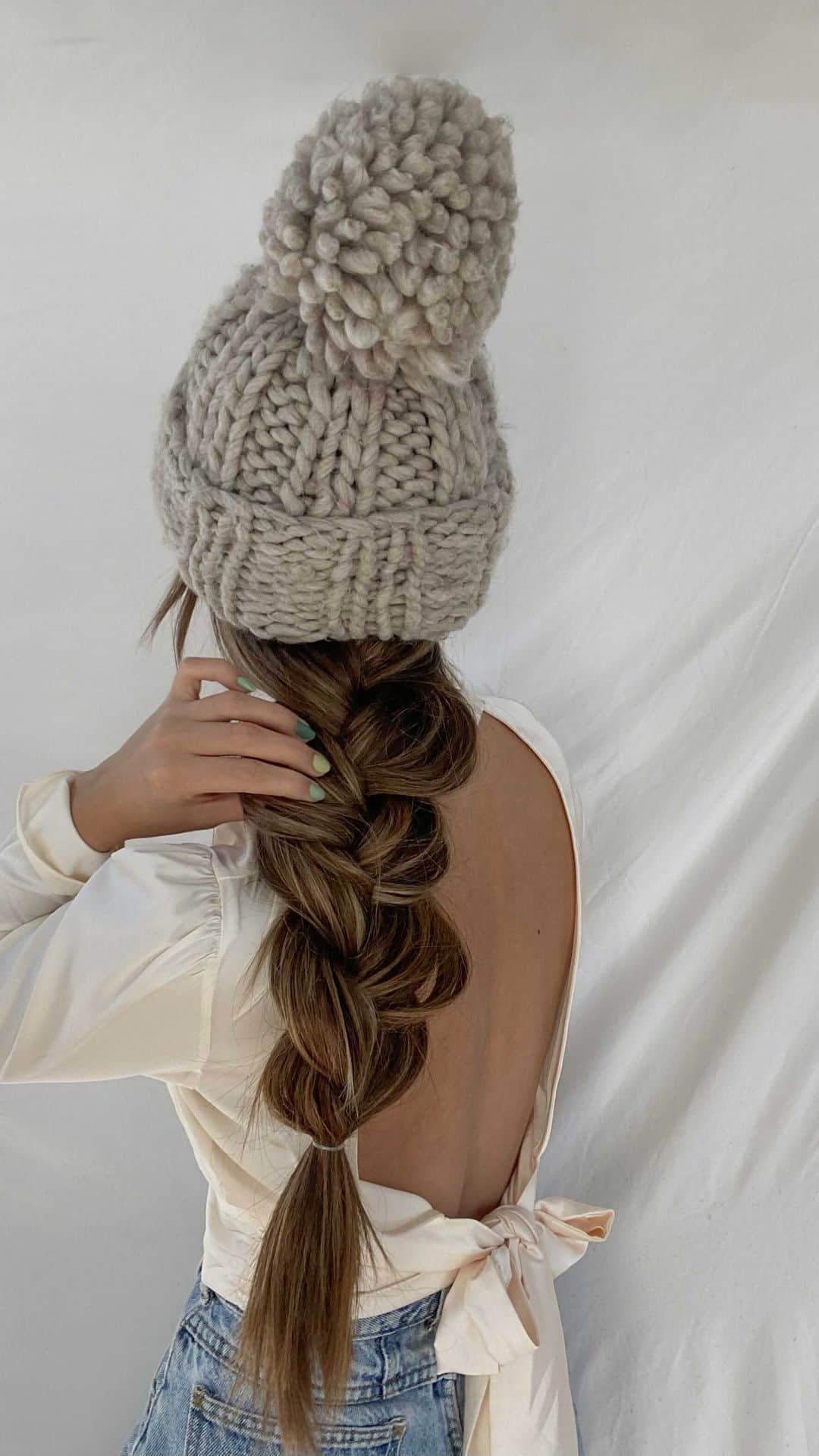I N S T A B R A I Dのインスタグラム：「new year, new YOU! Back to the basics with @kirstenzellers - learn to master the simple braid ✨」
