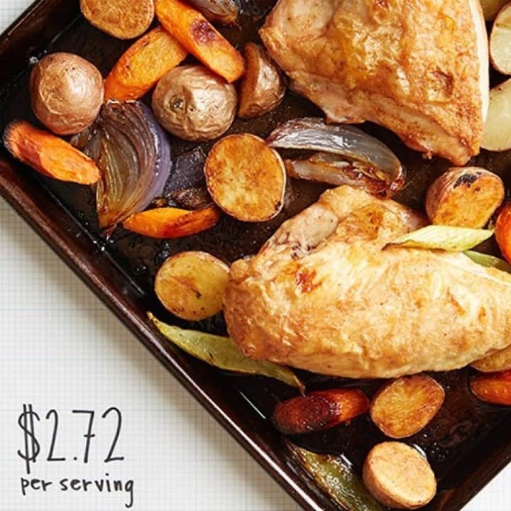 HGTVさんのインスタグラム写真 - (HGTVInstagram)「Eating healthy on a budget? 🙋‍♀️ 🙋‍♂️ @FoodNetwork has got your back! 😋 Discover 10 healthy dinners for about $10 when you visit the link in our profile (and click on this tasty roast chicken and veggies dinner). 🍗⁠ ⁠ There’s something for everyone (meatless and gluten-free meals included!), and each one feeds a family of four for just a few dollars per serving. 💸⁠  Find the recipes when you click on the link in our profile (then select this photo from there). 😍🔝 ⁠ #FreshStart #foodnetwork #recipes #budgetrecipes」1月4日 2時02分 - hgtv