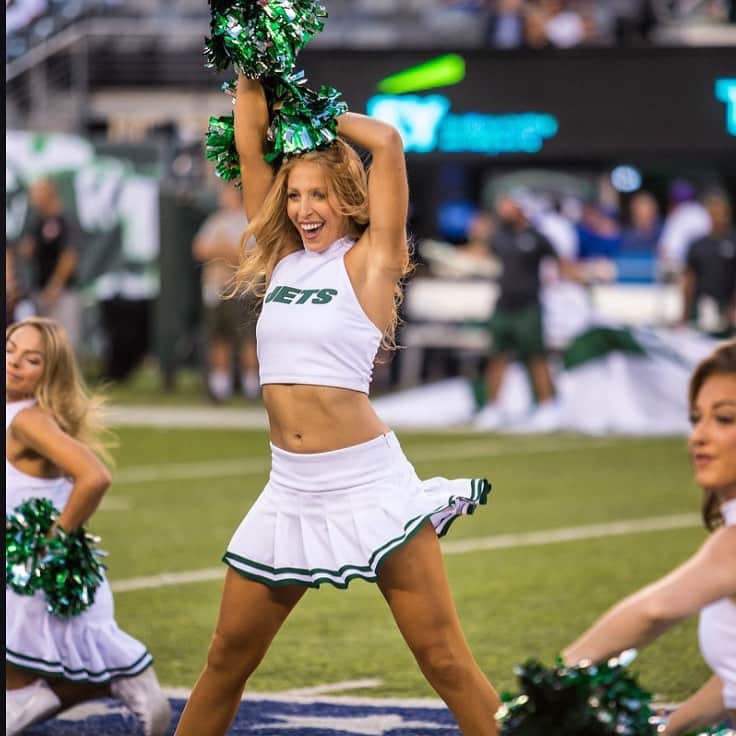 Jets Flight Crewのインスタグラム：「It’s Gameday! #TakeFlight ✈️ 🏈」