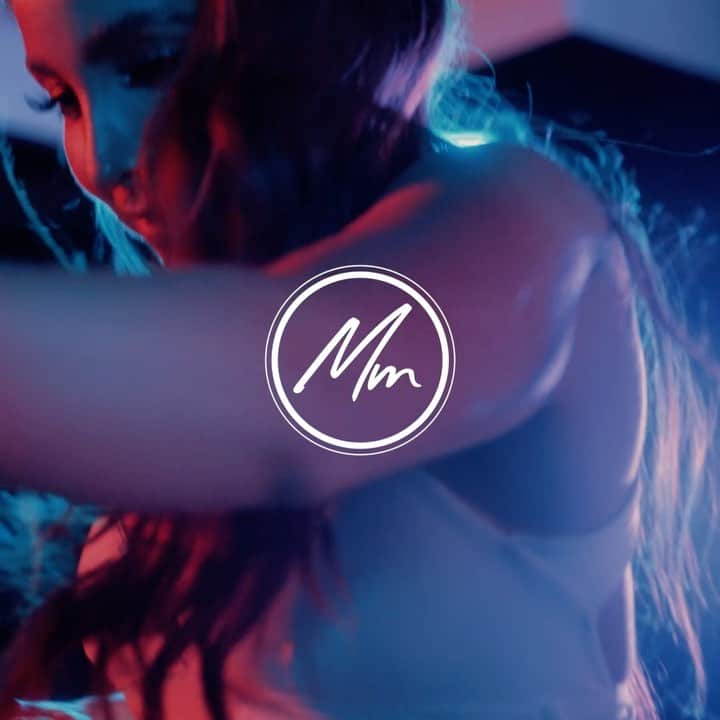 メリッサ・モリナロのインスタグラム：「Let's MOVE!! Shop all your fitness needs on MOVEBYMELISSA.COM I'm ready to push myself and achieve goals I never thought were possible!! Because I'm here to tell you they are!! All your fitness accessories are available now!! Get them while they last. They will sell out!! #2021goals」