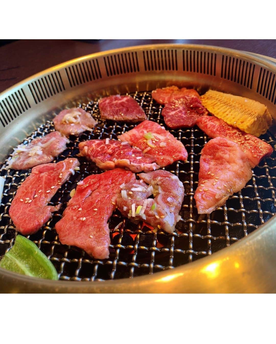 田中悦子さんのインスタグラム写真 - (田中悦子Instagram)「今日でお休み終わり❣️ なんて早いんだ。 焼肉食べて 明日からファイト❣️  お肉も美味しいけど、 ここはお米がピカピカ光ってて 本当に美味しい😍  やっぱコシヒカリだな😋⠀ ⠀  #ランチ #焼肉ランチ #息子と #スッピン」1月4日 13時03分 - etsuko.reborn25
