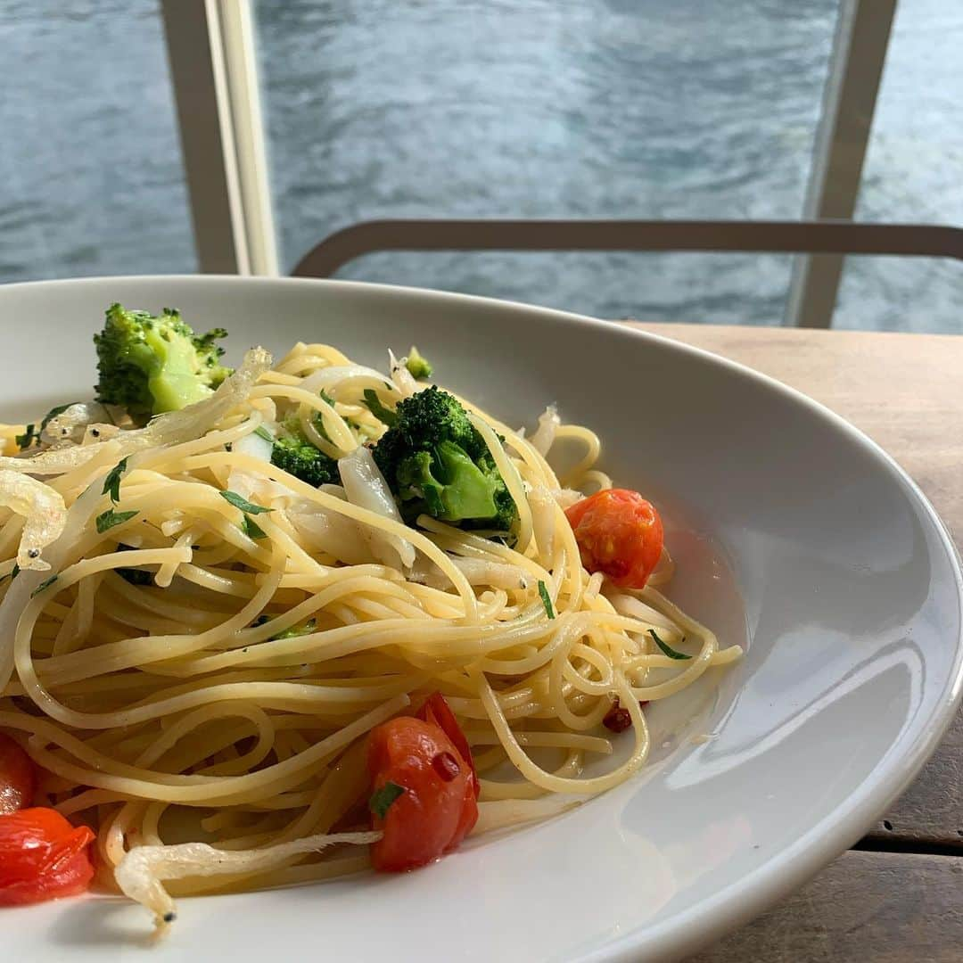 リバーサイドカフェ シエロイリオさんのインスタグラム写真 - (リバーサイドカフェ シエロイリオInstagram)「こんにちは🤩﻿ シエロイリオです！﻿ ﻿ あけましておめでとうございます🌅⛩﻿ 今日から仕事始めのかたもいらっしゃると思います﻿ 2021年最高の年にするためにやってやりましょう🐄﻿ ﻿ 今年は目指せ3000人‼︎バズる投稿‼︎﻿ を目標に頑張っていきますよー🥸✌️﻿ ﻿ ﻿ 《シエロの日替わりランチ》﻿ とうもろこし豚のロースト　﻿ トマトソースオレガノ風味﻿ ﻿ 《日替わりパスタ》﻿ 白魚とブロッコリーの﻿ ペペロンチーノ　スパゲティーニ﻿ ﻿ 🆕《月替りパスタ》﻿ 牛タンとキノコ煮込みソース﻿ カサレッチェ　温玉添え﻿ ﻿ 🆕《月替りランチプレート》﻿ 柚子香る　サーモンとブロッコリーのペンネグラタン﻿ 　﻿ ⭐️テイクアウト承ります‼︎⭐️﻿ ﻿ 今日も一日頑張りましょう👍﻿ ﻿ #cieloyrio﻿ #シエロイリオ﻿ #蔵前﻿ #CAFE﻿ #LUNCH﻿ #DINNER﻿ #蔵前さんぽ﻿ #テイクアウト﻿ #マルシェ﻿ #蔵前盛り上げ隊﻿ #たいとう愛﻿ #2021﻿ #令和3年﻿ #書類書く時に間違えがち﻿ #気をつけよう﻿」1月4日 11時38分 - cielo_y_rio