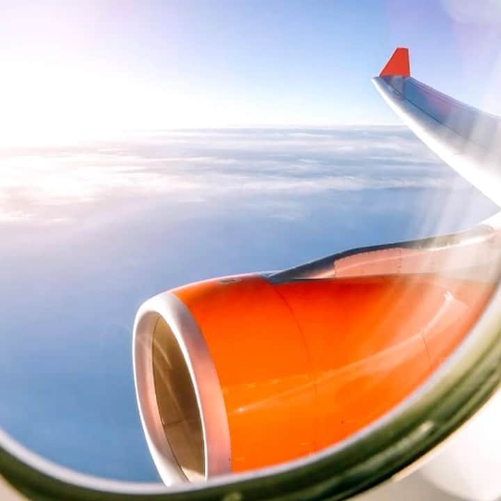エアアジアのインスタグラム：「Say hello to NEW YEAR with the biggest promos and travel deals on our very first airasia.com BIG SALE! ✈️❤️🎉  Grab your FREE SEATS and get up to 60% OFF other travel deals for flights, SNAP, hotels, and flights add-ons! Just head over to the link in our bio. 👌🏻  Book NOW till 10 Jan at airasia.com!  Travel from 11 Jan - 30 Oct 2021   *Free Seats excludes airport tax, MAVCOM fee and any other applicable fees. T&C apply. Read more at https://air.asia/B5bS5  Make your first instant BIG Points conversion via BIG Xchange by 31 Jan 2021 to enjoy 10X BIG Points*.  *https://air.asia/YXuhx __________ Cover photo by @thaleadadisini」