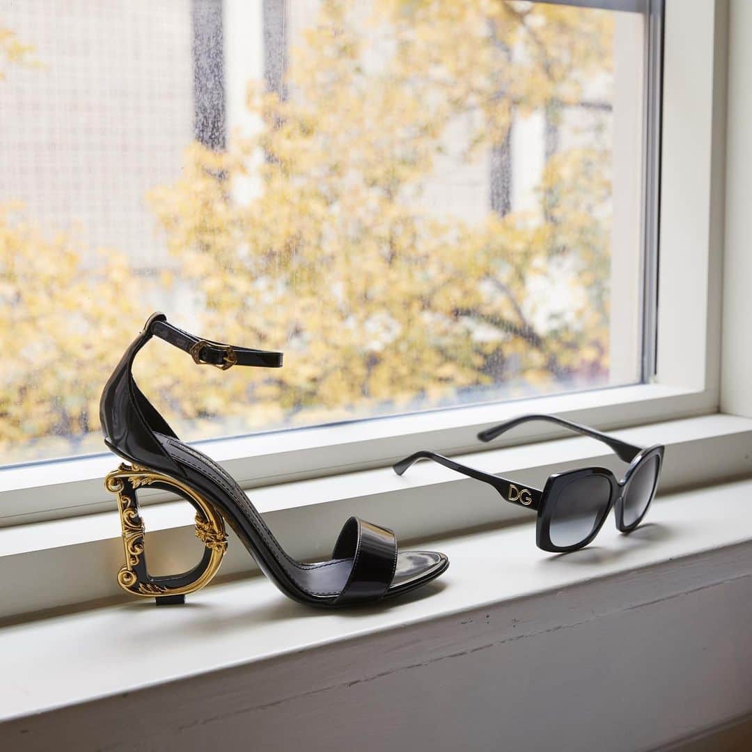Bergdorf Goodmanさんのインスタグラム写真 - (Bergdorf GoodmanInstagram)「SINGULAR ACCESSORIES ✨ Make a statement this coming year with standout shoes and shades from @dolcegabbana and more. Available now in store and online at BG.com. #BGOnFoot」1月4日 11時58分 - bergdorfs