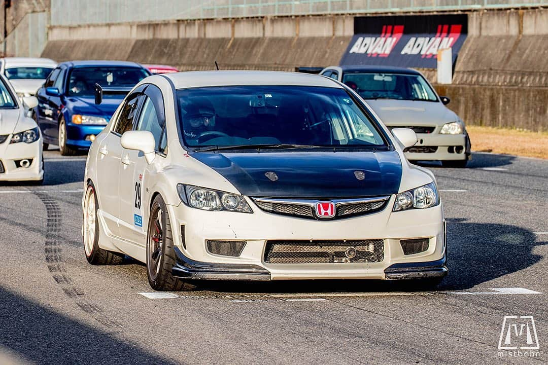 mistbahnさんのインスタグラム写真 - (mistbahnInstagram)「_ Honda FD2 CIVIC TYPE R _ Shot on Nov-15 2020 "Circuit Festa" held at Central Circuit "CTCC (CENTRAL TOURING CAR CHAMPIONSHIP)" . _ owner: @jessestreeter94 photo: @mistbahn _ _ JP) 2020年11月15日のセントラルサーキットで開催された「サーキットフェスタ」内の「CTCC (セントラル・ツーリングカー・チャンピオンシップ）」で撮影。 _ _ #circuitfesta #サーキットフェスタ #ctcc #centraltouringcarchampionship #hondaonemakerace #centralcircuit #セントラルサーキット #zerofighterautocustom #ゼロファイター #civic #hondacivic #ホンダシビック #シビック #fd2 #fd2typer #typer #csx #kseries #k20a #hondaracing #kanjo #kanjostyle #kanjoracer #kanjozoku #timeattack #timeattackjapan #hondasontrack」1月4日 12時07分 - mistbahn