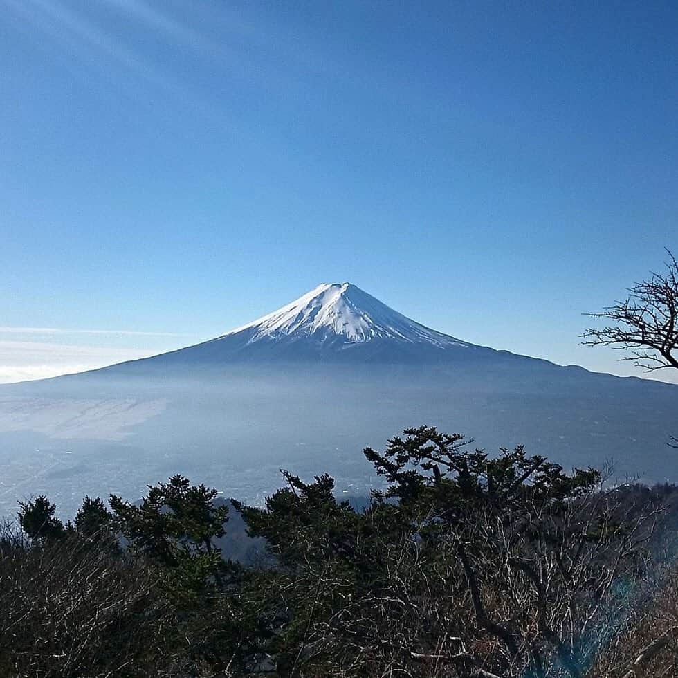 ローチケ（ローソンチケット）さんのインスタグラム写真 - (ローチケ（ローソンチケット）Instagram)「新年あけましておめでとうございます。 本年もどうぞローソンチケットをよろしくお願いいたします。  #2021年 #謹賀新年 #ローチケ #ローソンチケット #仕事初め #仕事始め #迎春 #新春 #2021entertainment #一富士二鷹三茄子 #富士山 #綺麗に撮れた #lawsonticket ※写真は一昨年に撮影されたものです」1月4日 12時00分 - lawson_ticket