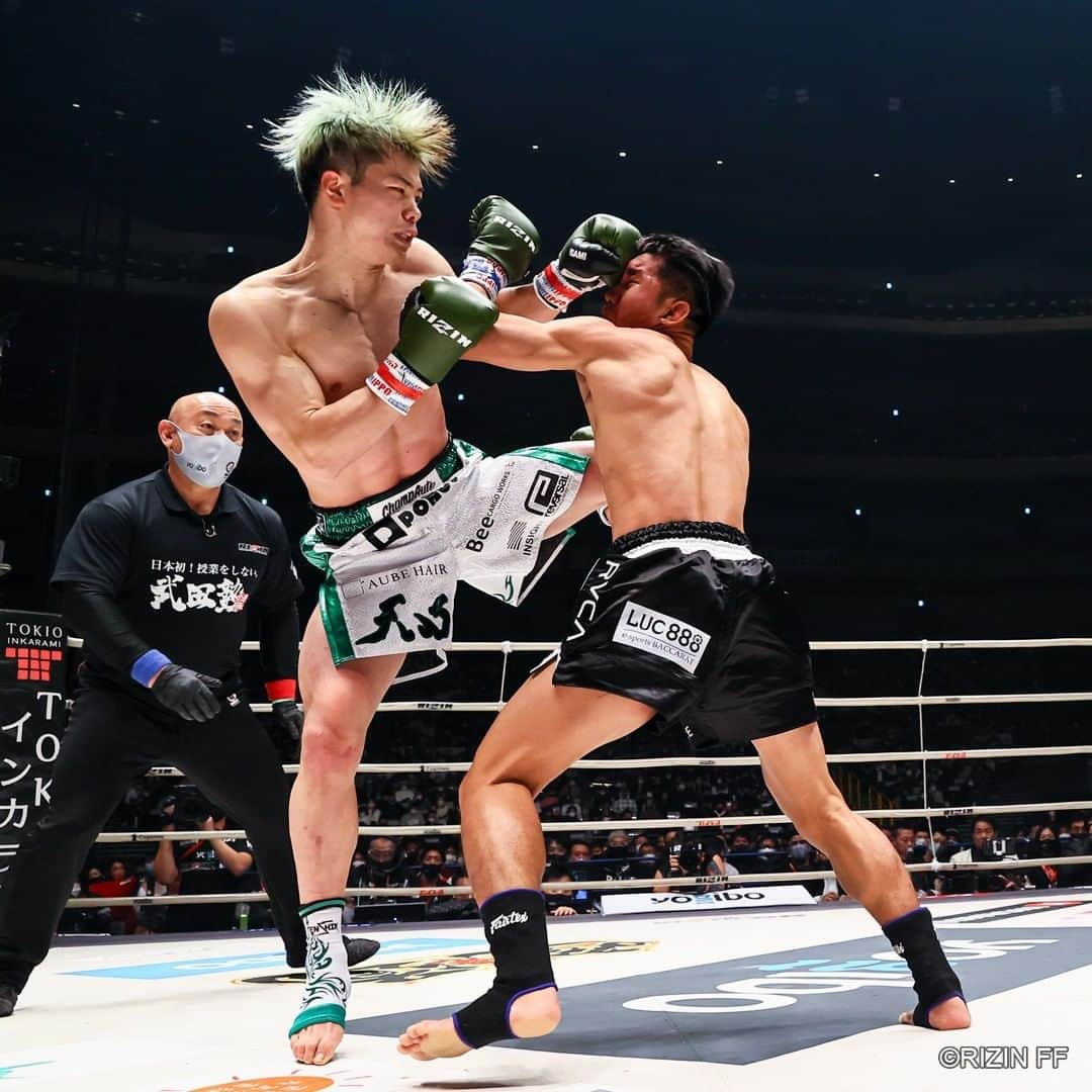 RIZIN FF OFFICIALさんのインスタグラム写真 - (RIZIN FF OFFICIALInstagram)「Yogibo presents RIZIN.26 -PLAYBACK PHOTOS- [Match.14]  Tenshin Nasukawa defeats Kumandoi Phetjaroenvit by Unanimous Decision  #RIZIN #RIZIN26 #Kickboxing #キックボクシング #さいたまスーパーアリーナ #那須川天心 #KumandoiPhetjaroenvit」1月4日 12時00分 - rizin_pr