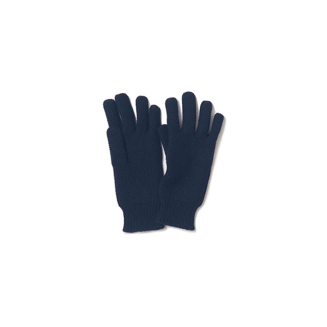 K.KSHOP_officialさんのインスタグラム写真 - (K.KSHOP_officialInstagram)「・ K.Kshop ♦️Recommended♦️ ・ ♦︎ALPOアルポ／カシミヤニット手袋（BLEU) ・ ・イタリアで最高の手袋を作る伝統の街、ナポリにて設立 された” AIPO(アルポ）”。 １９７０年代より、ミラノに拠点を移し、ファッションに密着したグローブブランドとして、高品質でデザイン性の高い手袋を追求しています。こちらは、カシミヤ100%のニットグローブ。 縫い目のないホールガーメント仕様で、型崩れしにくく、 手が滑るように入る優しい肌触りは極上のつけ心地です。また立体的な鹿の子編みの表情が魅力的なデザインのシンプルさが、冬のスタイリングに上品な大人の高級感をプラスしてくれる逸品です。 ・ #kkcloset #kkshop #菊池京子 #kyokokikuchi #コーディネート #coordinate #code #ootd #outfit #style #happy #italy #手袋 #グローブ #navy  #冬#cashmere」1月4日 12時15分 - k.kshop_official