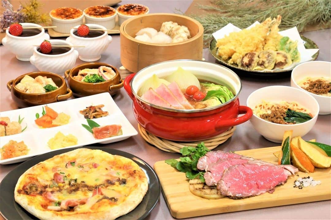 ANA CROWNE PLAZA NARITAのインスタグラム：「【1/9（土）～選べるメイン料理とセミブッフェランチ】 ウインタースイーツと、和洋中の味覚を満喫！ お好きなものをお好きなだけ楽しめるブッフェと出来立ての温かいメイン料理が楽しめるセミブッフェランチをご用意しております😍  ご予約・詳細はこちら▽ https://www.anacrowneplaza-narita.jp/restaurant/ceres/menu/detail/?id=70&c=lunch  ◆お客様の安全・安心と感染症拡大防止を最優先として以下の取り組みを実施いたしております◆  ・店舗入口には、発熱や咳など異常が認められる場合は店内飲食をお断りさせていただいております。 ・お客様の入店時に検温をお願いしております。 ・店舗入口には手指消毒用に消毒液を用意しております。 ・店舗入口及び、食事中以外はマスクの着用をお願いしております。 ・従業員はマスク着用を義務付けております。 ・飛沫感染・接触感染を防止するために席数を減少して十分な間隔をとったテーブルレイアウトにしております。 ・店内が混み合う場合は入店を制限しております。 ・お客様が入れ替わる都度、テーブルを消毒しております。 ・お支払い、受け渡し時はキャッシュトレーを使用いたします。 . ホテル公式Facebook▽ https://m.facebook.com/anacrowneplaza.narita . ホテル公式Instagram▽ https://www.instagram.com/anacrowneplaza_narita/ . ホテル公式LINE▽ https://lin.ee/1uofs8ueK」