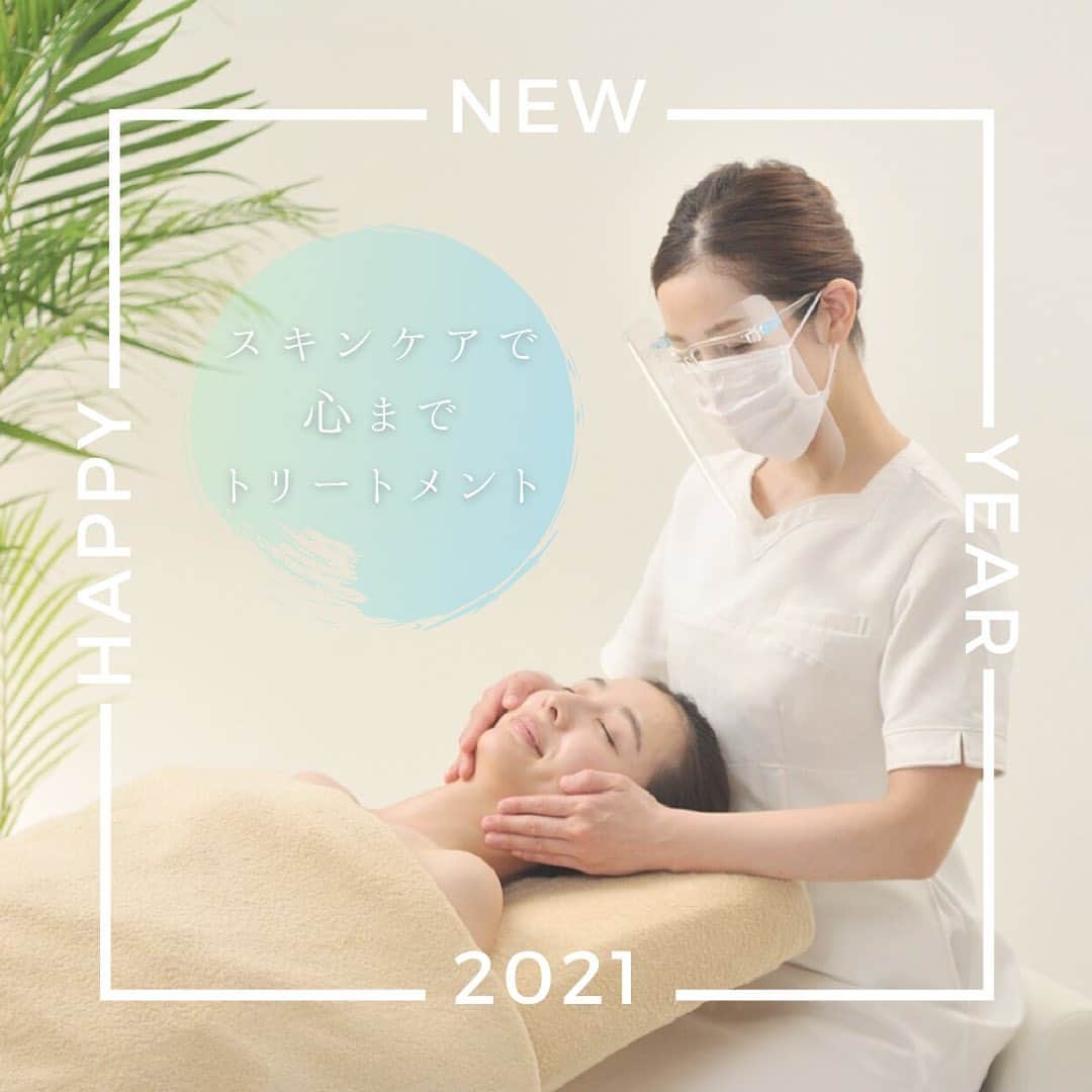 vs28baliのインスタグラム：「新年あけましておめでとうございます﻿ ﻿ 2021年が皆さまにとって﻿ 満開に咲く花のように﻿ 実り多き年となりますよう﻿ 心よりお祈り申し上げます﻿ ﻿ 様変わりしていく生活様式のなか﻿ お疲れを感じていらっしゃる方も多いかと思います﻿ ﻿ 私たちにできること﻿ スキンケアを通して﻿ 心にたまったモヤモヤまで﻿ スッキリと流せる場所であること﻿ ﻿ 私たちが「手あて」と呼ぶ﻿ トリートメントをすることで﻿ 心までしっかりほぐしていきます﻿ ﻿ スキンケアスタジオでは﻿ お客様に安心してご来店いただき﻿ 美と健康のお手伝いができるよう﻿ 衛生管理の徹底を行い﻿ お待ちしております﻿ ﻿ .﻿ .﻿ スキンケアスタジオへのご予約・公式オンラインショップは﻿ プロフィールのリンクからCHECK！！﻿ .﻿ .﻿ #心までトリートメント﻿ #ストレスケア﻿ #ストレスリリース﻿ #冷え性﻿ #冷え対策﻿ #肌荒れケア﻿ #マスクで肌荒れ﻿ #たるみ毛穴﻿ #乾燥﻿ #シミ﻿ #シワ﻿ #ニキビ﻿ #毛穴の汚れ﻿ #毛穴の黒ずみ﻿ #角質肥厚﻿ #角質除去﻿ #イービーエム ﻿ #イービーエム化粧品 ﻿ #スキンケア好きさんと繋がりたい ﻿ #毛穴﻿ #健康﻿ #美容 ﻿ #vs28bali  #スキンケアスタジオ #ebm #フェイシャル #毛穴洗浄 #美肌 #小顔﻿ ﻿ @vs28bali  @ebcc.skincarestudio﻿﻿ @ebm_onlineshop﻿ @beautilous_cosme﻿ @marvelloty_cosmetics」