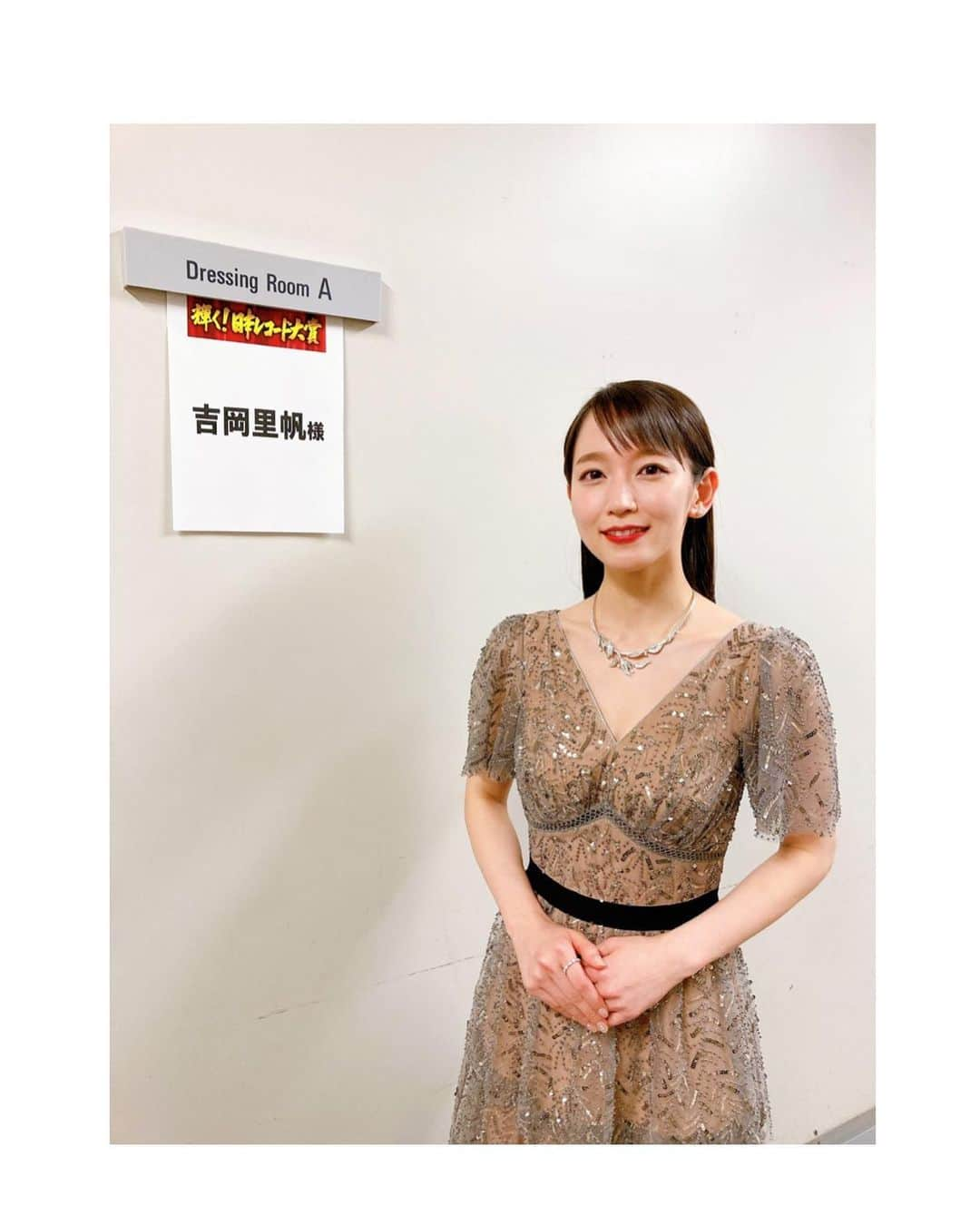 吉岡里帆さんのインスタグラム写真 - (吉岡里帆Instagram)「衣装。  styling: @chibakey  hair&make: @mifune2014   dress(silver): @mrselfportrait  dress(red): @chiarabonilapetiterobe  jewelry: @chaumetofficial   #レコード大賞」1月4日 12時20分 - riho_yoshioka