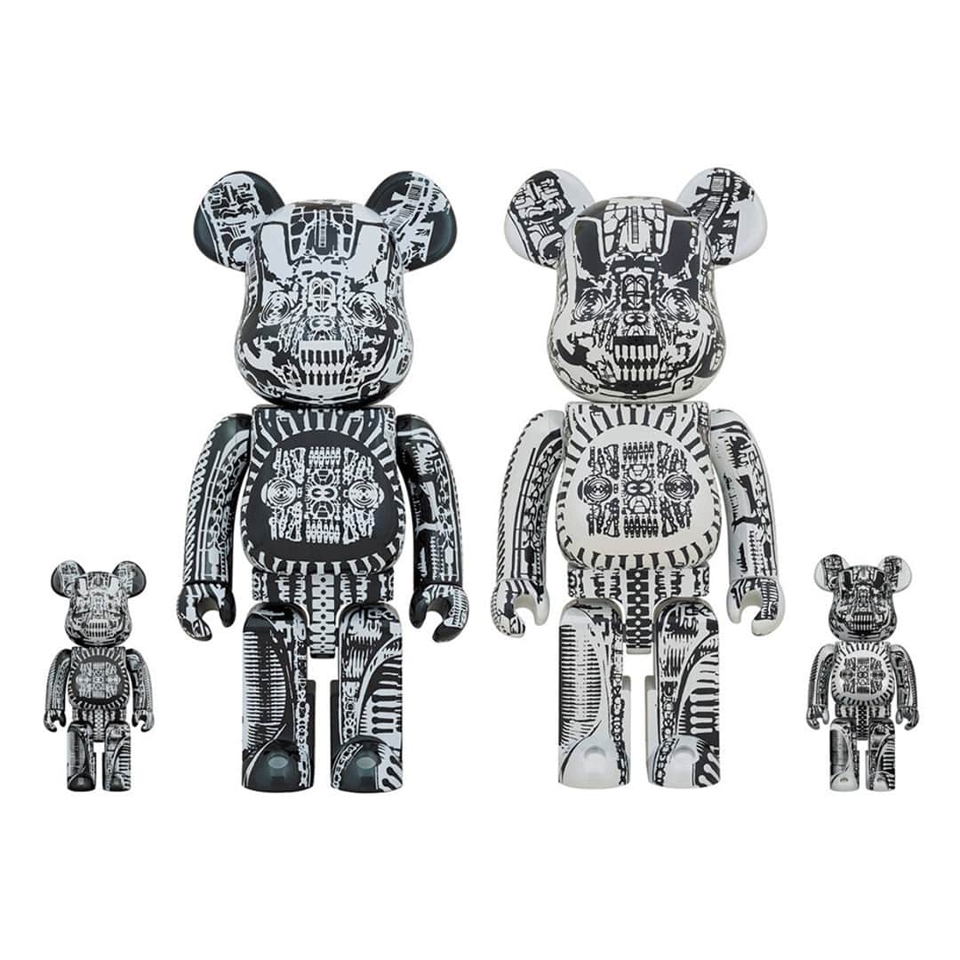 HYPEBEASTさんのインスタグラム写真 - (HYPEBEASTInstagram)「#hypeAF: @medicom_toy has signed on Swiss artist H.R. Giger for a set of highly detailed biomechanical BE@RBRICKS. Coming in two distinct colorways, the figures are monochromatic inversions of one another and feature Giger’s intricately drawn futuristic depictions of mechanical space-age objects. Look for it to be available in 100% & 400% on January 9 at @2gtokyo’s website for approximately $213 USD.⁠ Photo: Medicom Toy」1月4日 12時30分 - hypebeast