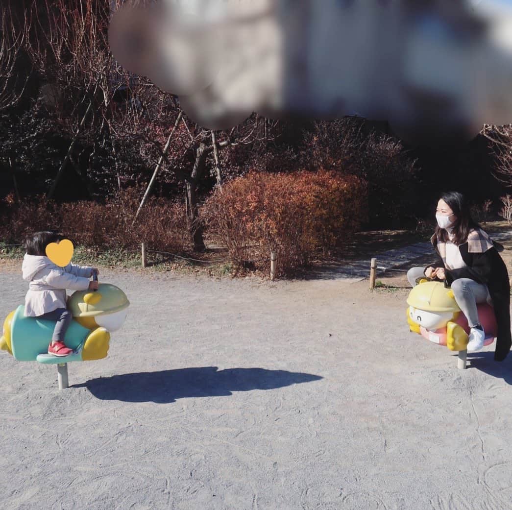 徳重杏奈のインスタグラム：「🧒🏻﻿ 1月1日は﻿ 家族みんなで公園へ💫﻿ ﻿ 遊具でも遊びましたが、﻿ メインは石集めでした🪨笑﻿ ﻿ 緊急事態宣言﻿ また出るのかなぁ。。﻿ ﻿ 新しい年になったのに﻿ ニュースをみていると﻿ まだあの2020年が 続いているような気持ちになります🦭﻿ ﻿ ﻿ ﻿ #公園初め #おば活 #姪っ子 #名古屋 #アナウンサー #徳重杏奈」