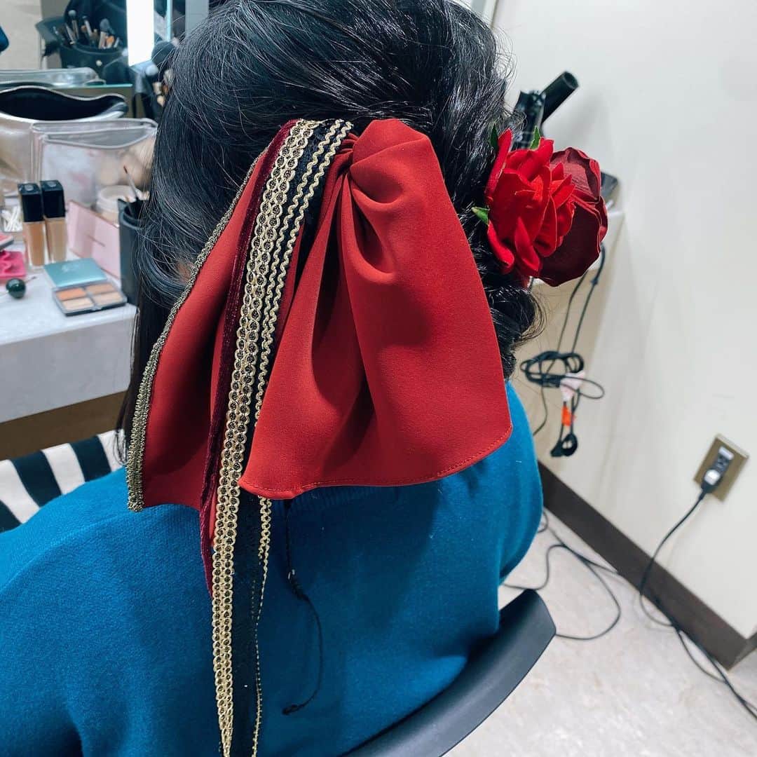鈴華ゆう子さんのインスタグラム写真 - (鈴華ゆう子Instagram)「新衣装の髪飾り。 いつも一緒に衣装のお世話をしてくれているスタッフさとちゃんの手作りです(✿˘艸˘✿) かわゆいー(^O^) ツアーTとかアレンジもしてくれてるよ！ #和楽器バンド #鈴華ゆう子」1月4日 12時46分 - yuko.suzuhana