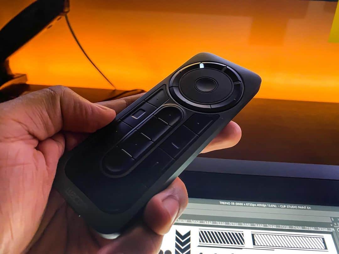 RB Silvaのインスタグラム：「My wife gave me this #expresskeyremote on Christmas and I have to say it, I’m in love. With some more time of practice, having all shortcuts in only one hand will make me gain more time. I’ll probably talk more about it soon, maybe in a video review on YouTube.」