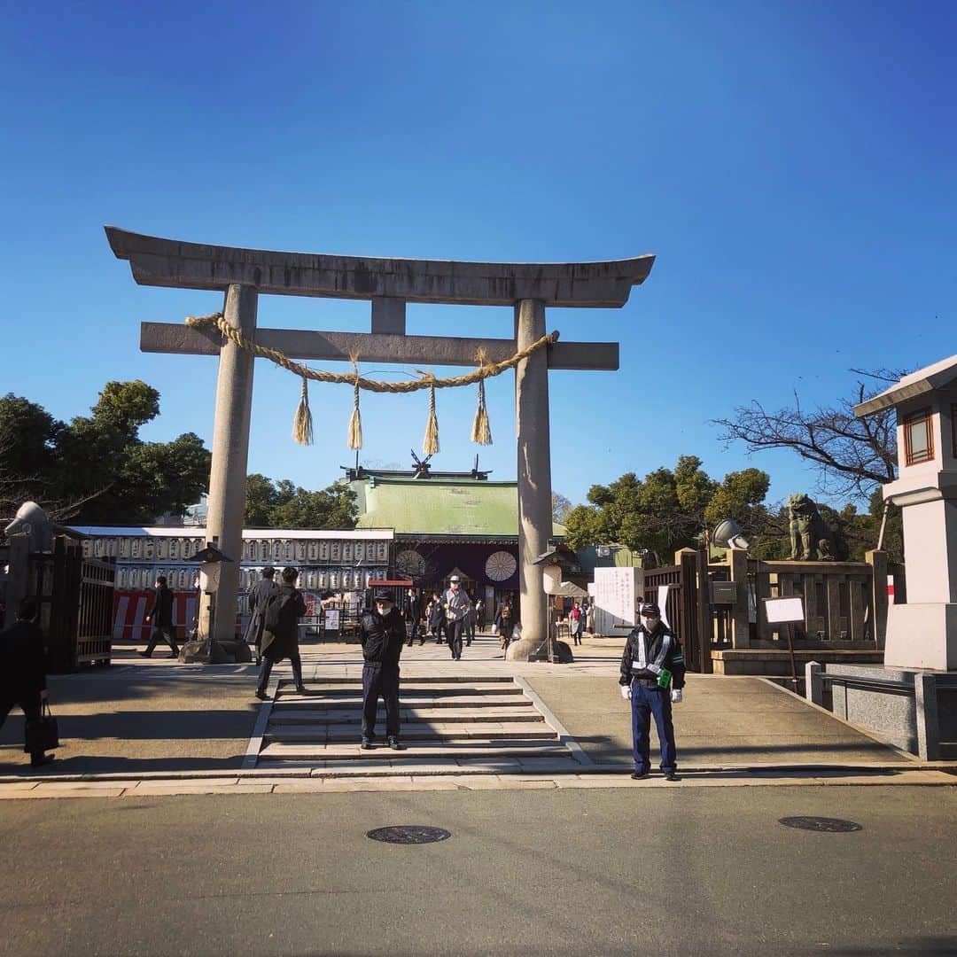 RYO the SKYWALKERのインスタグラム：「生魂神社へ初詣に🙏⛩ 人手は少ない」