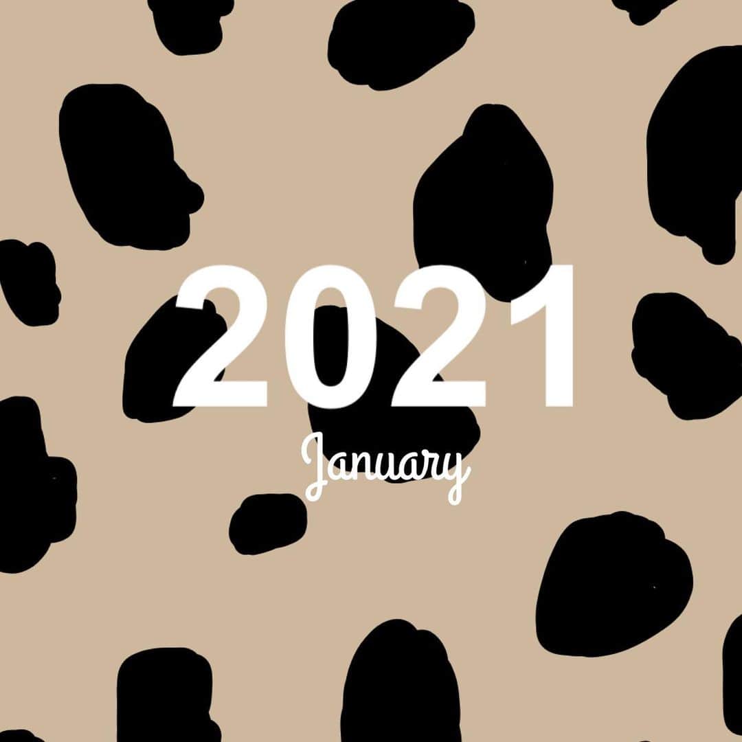 のインスタグラム：「🐄#2021 🐄 今年もよろしくお願いします🤲🏻 . . #正産期  お正月クリスマスと年末ビビりまくりながらよく食べました←結局 だけど便秘解消されてるから？＋8kgからあまり変わらずでなんとか体重キープしてます😬 ✔︎よくパンパンに張る ✔︎頻尿 ✔︎胎動激 ✔︎骨盤が砕けてるように痛い ✔︎食欲増 ✔︎胃もたれ(若干逆流性食道炎気味そうな感じのやつ) . . いつだろいつだろ。 ベビー👶🏻のタイミングで出てきてくれたらと思いながらもドキドキです🤰🏻 経産婦のくせして陣痛前兆とかググってしまう😂🤣 . . #2歳8ヶ月 の娘はお正月親族に会えて遊んでばかりで食べないわお昼寝しないわで1キロ近く痩せてしもた😱 今日から保育園。しっかりリズム戻してあげないとだ。 . . #妊娠後期#2021ベビー #妊娠10ヶ月#マタニティ#マタニティーライフ#マタニティ記録#妊娠37週 #妊婦#第2子妊娠中 #ぷんにー#マタアカ#陣痛待ち #2歳#女の子ママ#女の子キッズ #育児日記#ママライフ#福岡ママ#ママスタグラム#子供と犬#フレブルと子供 #マタママさんと繋がりたい #igkids #instagood #instalike」