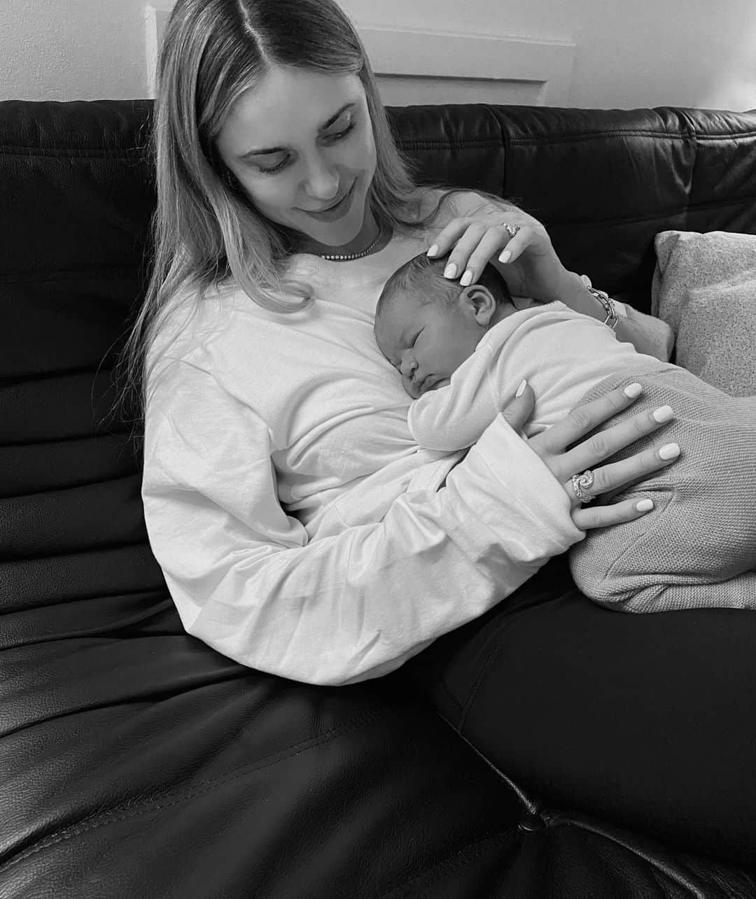 ペニーレ・タイスベックのインスタグラム：「My tiny squishy boy🥺」