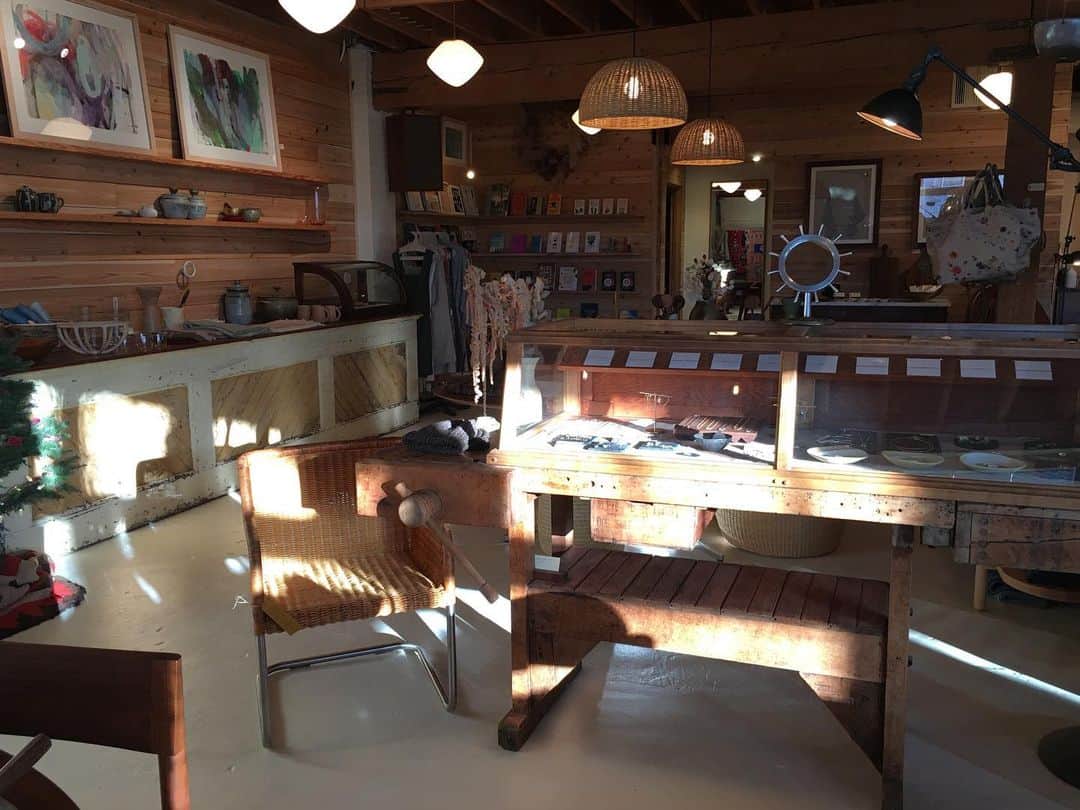 Beam & Anchorのインスタグラム：「We are open 12-5 today.☀️」