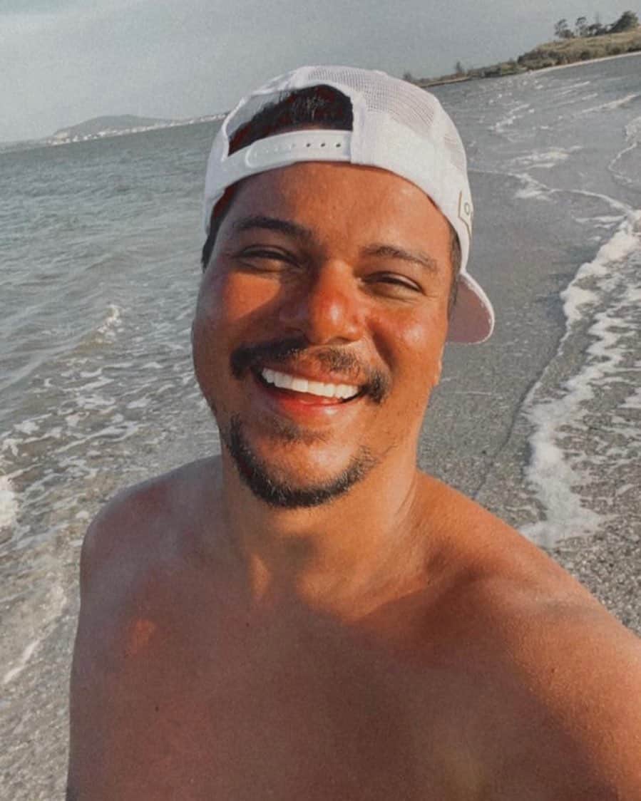 Sorriso Marotoのインスタグラム：「2021 naquele astral ☀✌🏾😎」