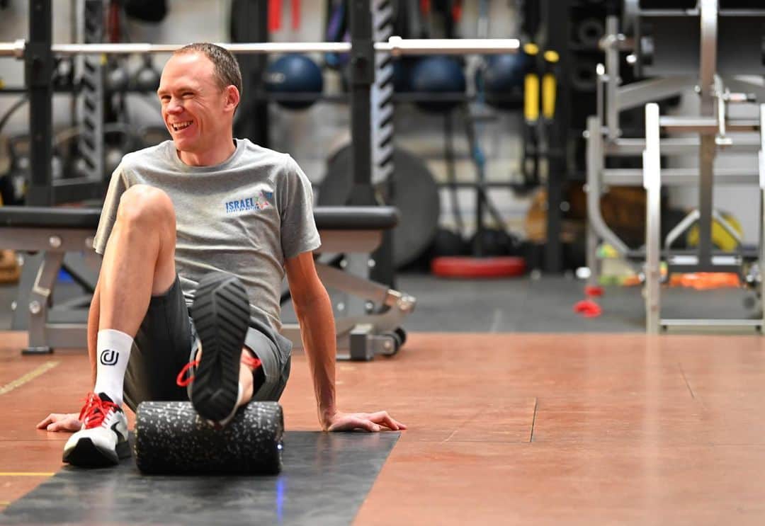 クリス・フルームのインスタグラム：「Fortunate to have been able to continue my rehab at the @redbull high performance center over the festive period #socialdistancing #YallaISN #offbiketraining 💪 #givesyouwiiings  📸 @veloimages」