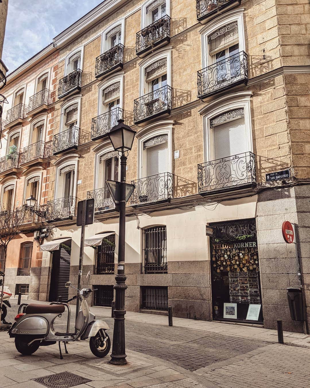 Guido Gutiérrez Ruizのインスタグラム：「• The Slow Life • #Madrid」