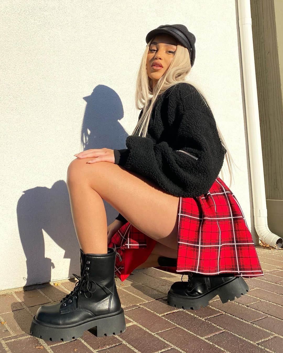 Val Mercadoのインスタグラム：「I could get you wrapped up like a gift 🎁 🌟😘 @prettylittlething」