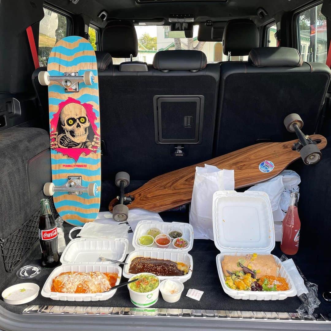 Jules Jordanのインスタグラム：「Dining in..... 2021」