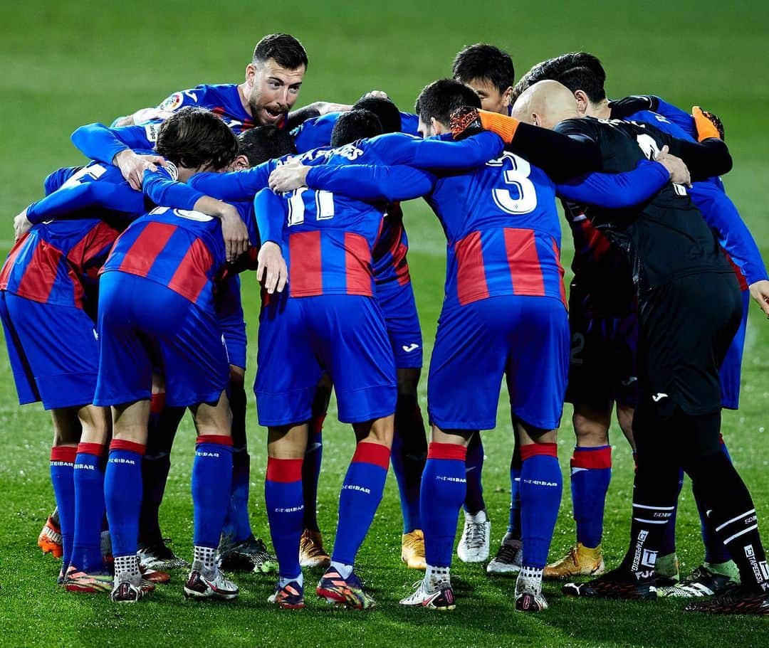 セルジ・エンリクのインスタグラム：「Muy contento de volver a jugar titular y poder ayudar al equipo a conseguir la primera victoria en Ipurua.  🗣 ⛏ ⚔️」