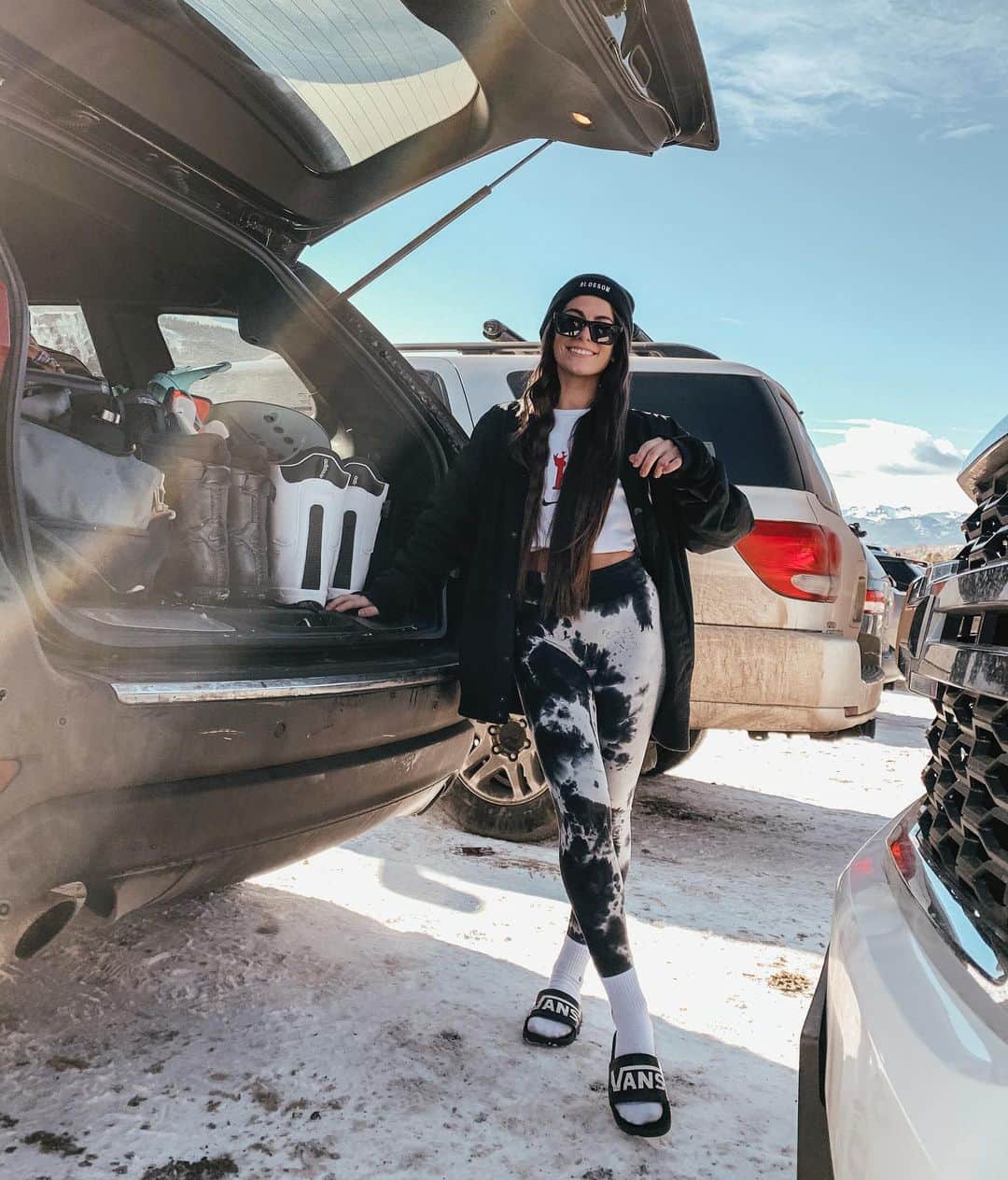 Paige Reillyのインスタグラム：「Haven’t ridden 3 days in a row in a hot minute and my body is feeling it today 😂 spending the day in my sweats in full lounge mode. I had so much fun this weekend tho 🙏🏻 The mountains are the best little escape and I can’t believe I get to call this place home 🤍❄️⁣ ⁣ Swipe for a lil mini edit of our Friday riding. I got super motivated by riding with the boys & watching them kill it, and wanted to get back to feeling comfortable in the park and I’m definitely excited to see where this season takes me because for some reason 2021 has given me big full send energy 😂🤪⁣ ⁣ Song is Elon Musk by @naterosemusic」