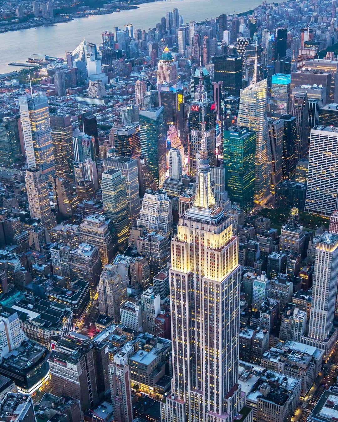Bloomingdale'sのインスタグラム：「New year, same amazing city ✨ 📷: @beatsbydinesh」