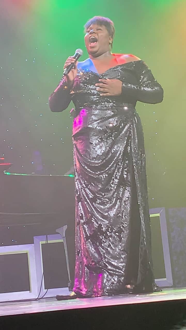アレックス・ニューウェルのインスタグラム：「You might be sick of seeing me sing this song but I will never be over it... also I took a shot of Whiskey right before singing this!!! @michaelorland is an actually Saint and I love him!」