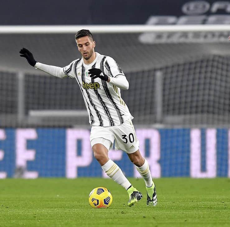 ロドリゴ・ベンタンクールのインスタグラム：「Tre punti ✔️ Rimaniamo concentrati, mercoledì abbiamo una sfida importante a San Siro. #FinoAllaFine #ForzaJuve @juventus @seriea  Tres puntos ✔️ Seguimos enfocados, el miércoles tenemos un partido importante en San Siro. #FinoAllaFine #ForzaJuve @juventus @seriea」