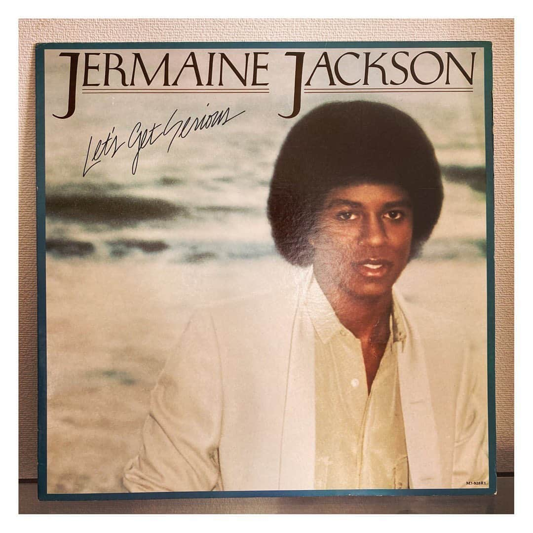 林幸治さんのインスタグラム写真 - (林幸治Instagram)「Jermaine Jackson ‎– Let's Get Serious  produced by jermaine jackson & stevie wonder  表題曲「‎Let's Get Serious」のベースはnathan watts。  stevieのkey of lifeあたりからずっとstevieのバンドでベースやってる人ですね。  ポールとマイケルの「say say say」もベースはnathan watts。  #vinyl #1980 #jermainejackson #usoriginal #motown #nowspinning #nathanwatts#flashdiscranch」1月4日 7時26分 - tct_koji_hayashi