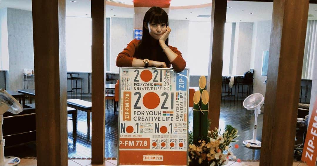 永田レイナさんのインスタグラム写真 - (永田レイナInstagram)「2021年 はじまりました ZIP-FM「BRUNCH STYLE」 今年もよろしくお願い致します  #zipfm #ぶらすた #radio #radiko #名古屋 #nagoya #2つの扇風機はしまい忘れているのではなく #空気を循環させるためのあれです」1月4日 13時17分 - reina_nagata