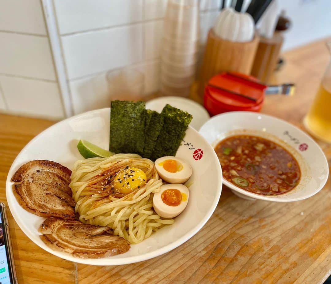 チェ・チャンヨプのインスタグラム：「혼밥하고 싶어 왔더니 이렇게 마주쳐서 방해를 하네 @pearl_mccartney @hentol」