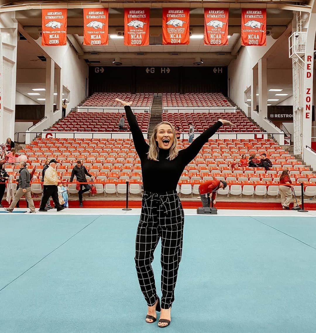 ブリジェット・スローンのインスタグラム：「Well things will definitely be a little different this year...but who else is excited to have NCAA gymnastics back?! 🙋‍♀️」