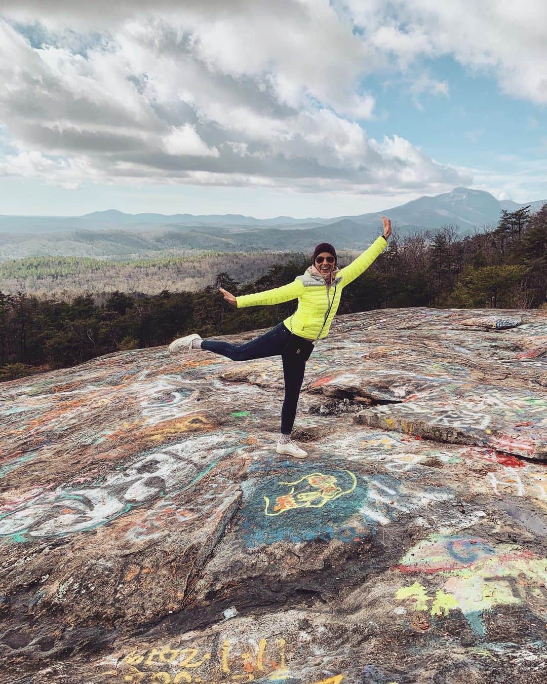 クララ・スピルコバさんのインスタグラム写真 - (クララ・スピルコバInstagram)「Adventuring in North Carolina mountains. ⛰💚🇺🇸 #natureescape #gratitude」1月4日 7時59分 - spilkovaklara