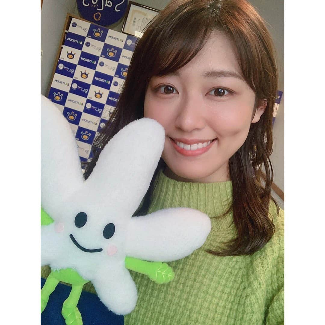 永瀬真悠さんのインスタグラム写真 - (永瀬真悠Instagram)「おはようございます☺︎﻿ ﻿ 仕事はじめはラジオから📻﻿ ﻿ 今日から学校や仕事がはじまる方々、﻿ 一緒に頑張りましょう🏃‍♂️❄️﻿ ﻿ #仕事はじめ #fmsalus #84.1﻿MHz #あおバリューradio #ラジオ #青葉区 #神奈川県  ﻿ ﻿ ﻿」1月4日 8時07分 - _mayunagase_