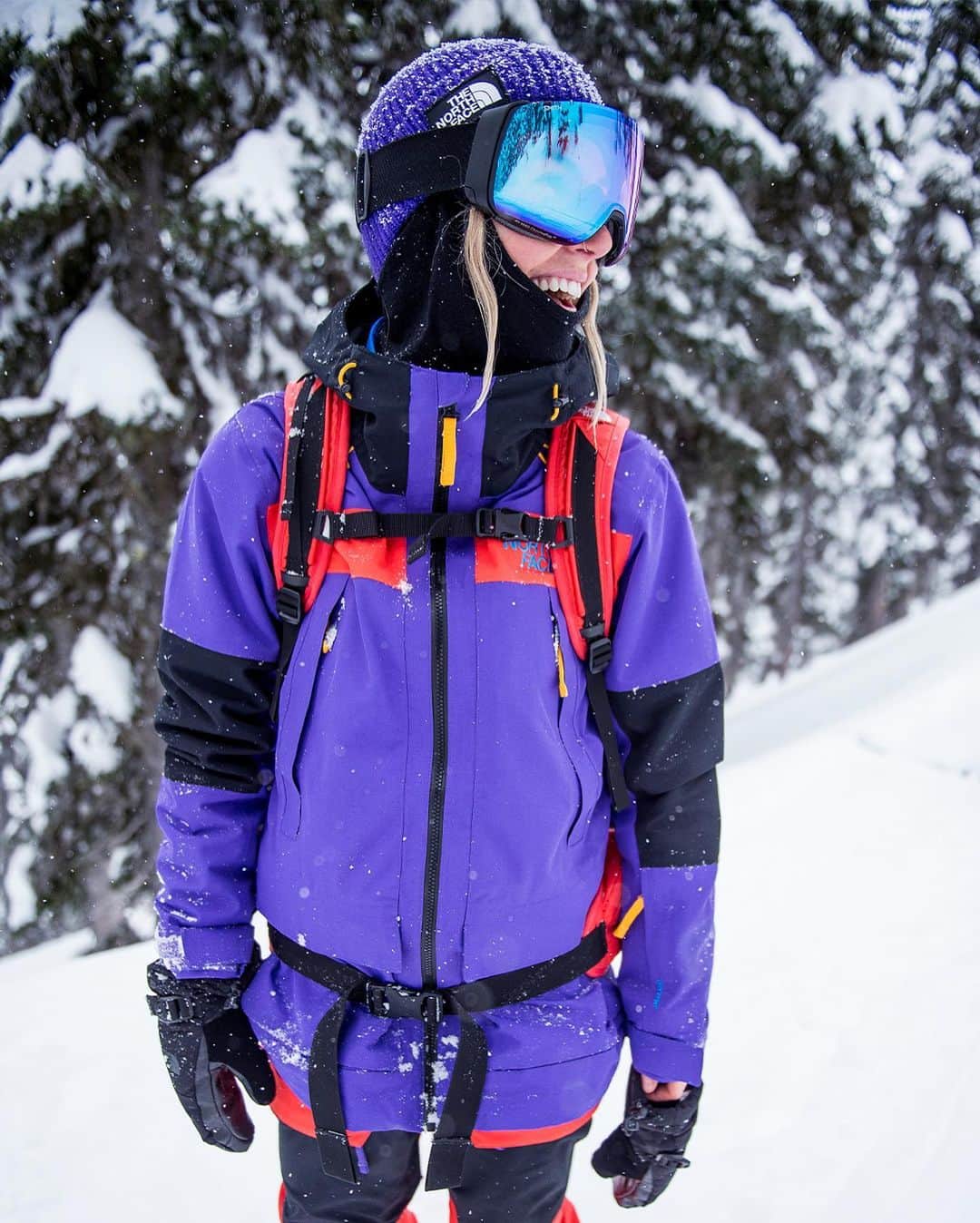 ザ・ノースフェイスさんのインスタグラム写真 - (ザ・ノースフェイスInstagram)「Waterproof and breathable. Inspired by the bold pursuits of our women’s snowboard team. Confidently carve your own path in our Women’s Team Kit and see the full Freeride collection, link in bio.  Photos by @tbirdley」1月4日 8時14分 - thenorthface