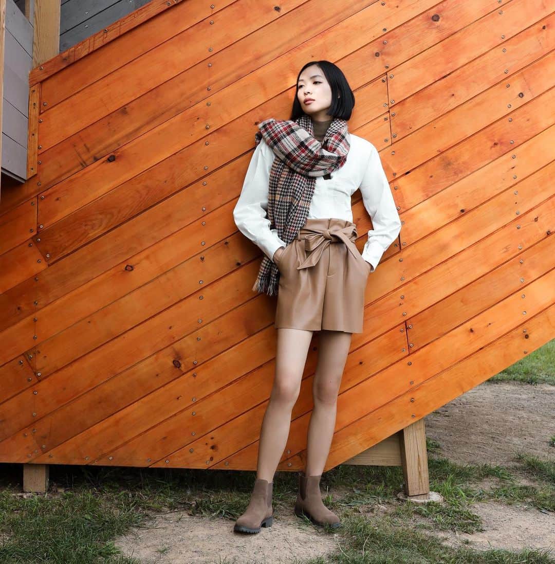 サムエデルマンのインスタグラム：「Effortless style in the JACLYN  Tap to shop   Photographed by Libby Edelman   #SamEdelman #FW2020」