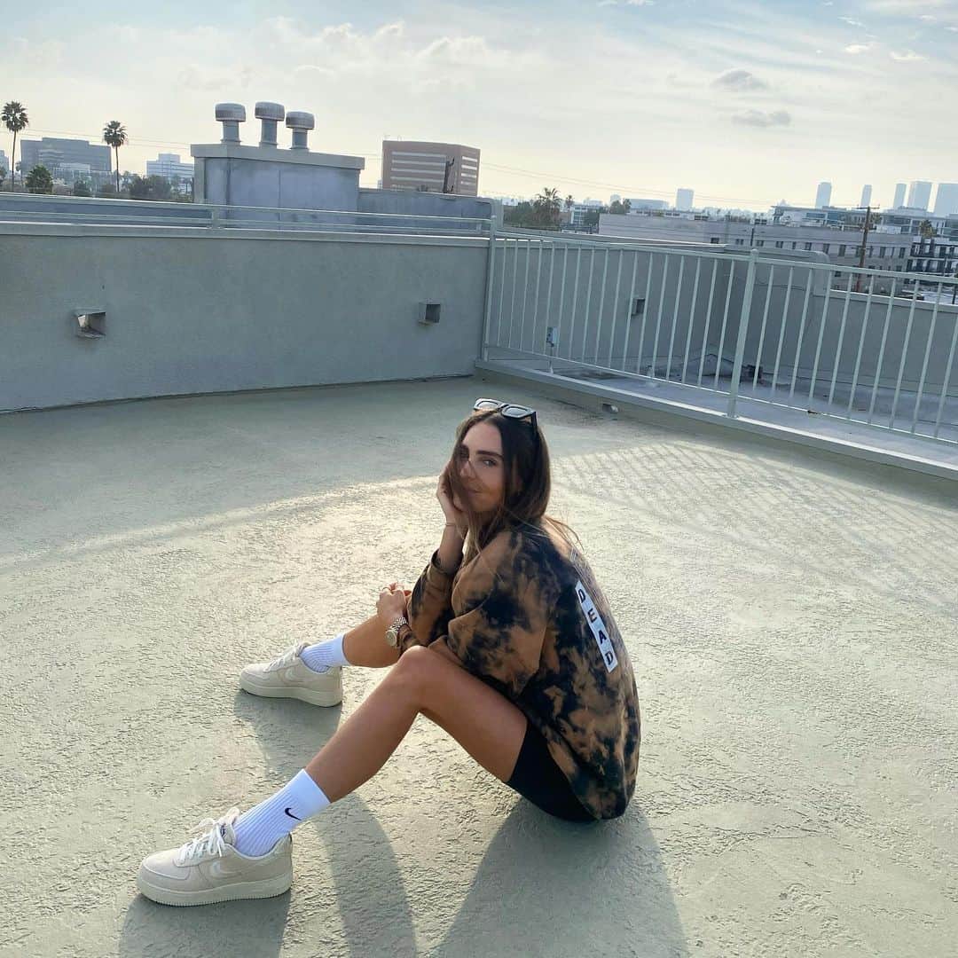 Kirsty Godsoのインスタグラム：「Athletic tendencies 🌴✨」