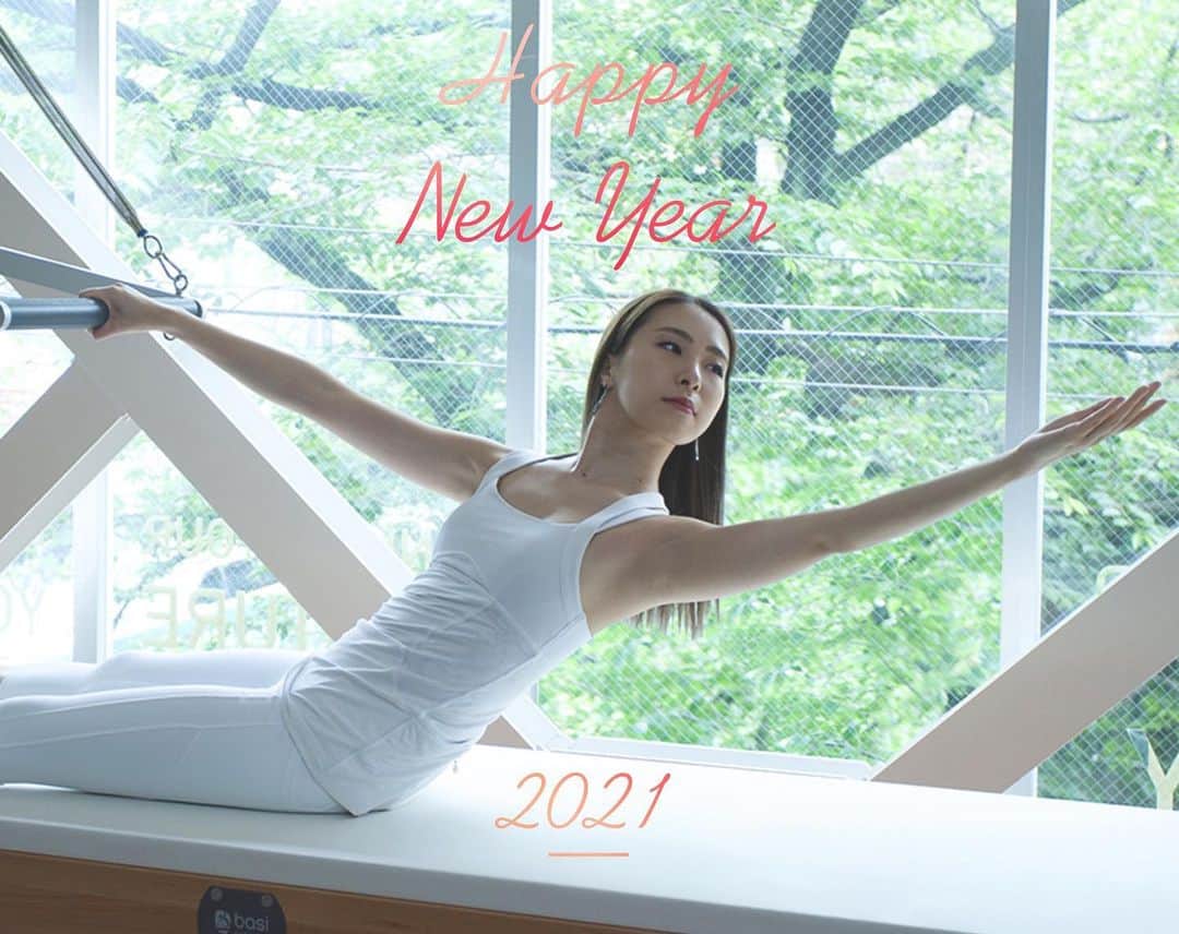 BASIピラティスさんのインスタグラム写真 - (BASIピラティスInstagram)「Happy New Year!!2021年もzen placeをよろしくお願いします。 全店1月3日から営業スタートです！ 新しい一年、ヨガ・ピラティスで心も身体もポジティブ&ヘルシーに！ 皆様のお越しをお待ちしております。 #zenplace #zenplacepilates #zenplaceyoga #pilates #yoga #ピラティス #ヨガ」1月4日 8時41分 - zenplace_official