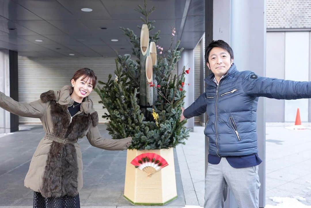 大家彩香さんのインスタグラム写真 - (大家彩香Instagram)「どさんこワイド朝 今日から2021年の放送が スタートしました😊  今年も、道民の皆さまに 寄り添った放送を心がけ 丁寧にお伝えしていきますので ぜひ、お付き合いください💞  早起きの方々を全力で応援します♥️  今日は藤井さんと 新年らしく、門松の前で🎍  #どさんこワイド朝 #札幌テレビ #大家彩香 #藤井幸太郎 #門松 #新年ご挨拶」1月4日 8時53分 - ayaka_oie_official