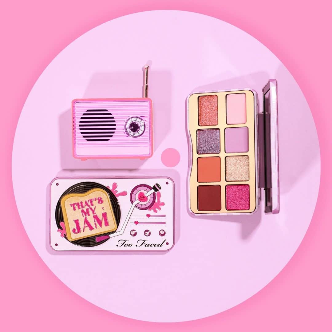 Too Facedのインスタグラム：「Leave a 💜 below if you’ve tried our NEW That’s My Jam Mini Eye Shadow Palette! It's packed with 8 exclusive multi-finish shades with a silky smooth formula for easy blending! #toofaced」