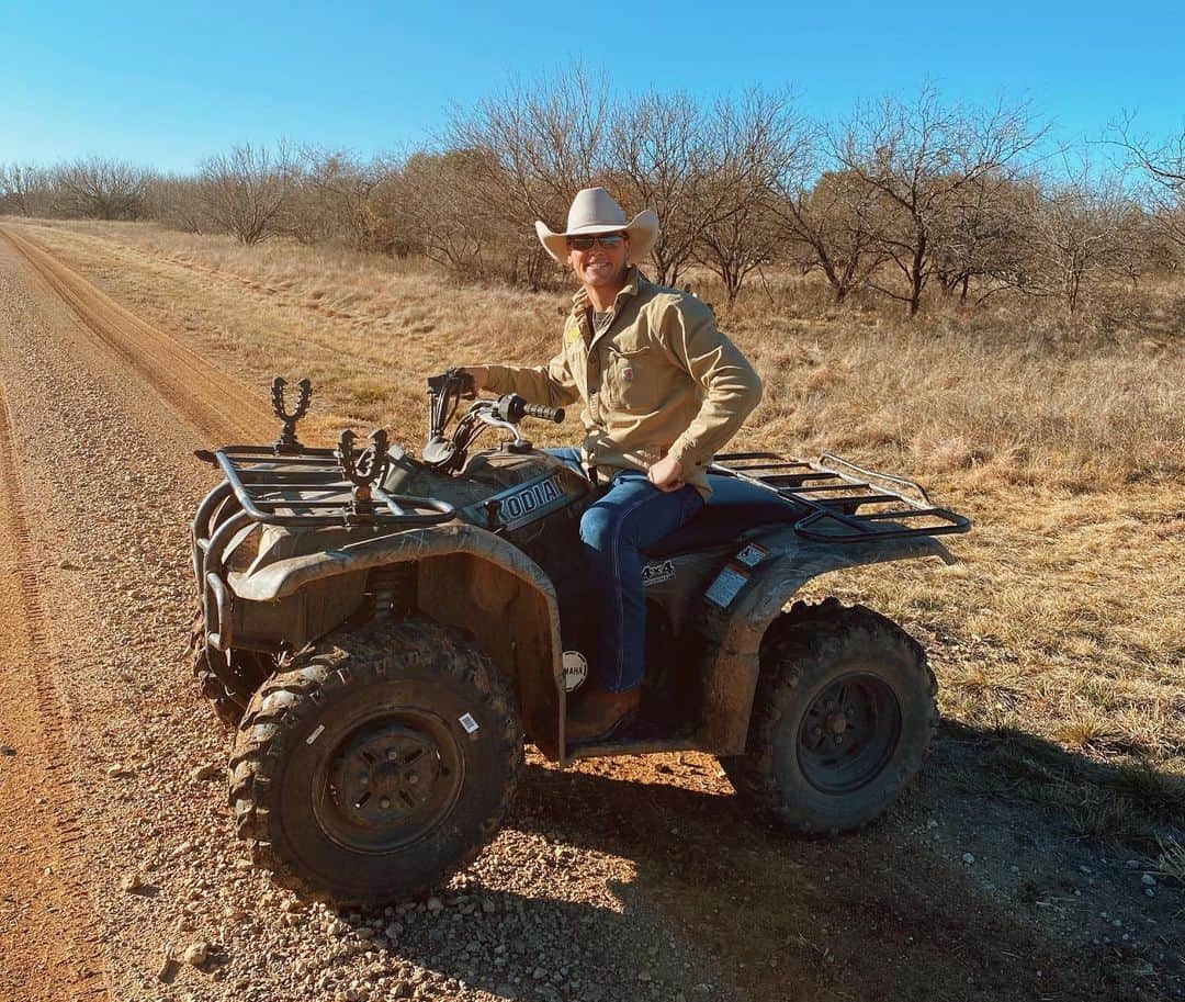 アシュリー・ケインさんのインスタグラム写真 - (アシュリー・ケインInstagram)「a weekend well spent at the gribble ranch 🤍」1月4日 9時02分 - icegirlash