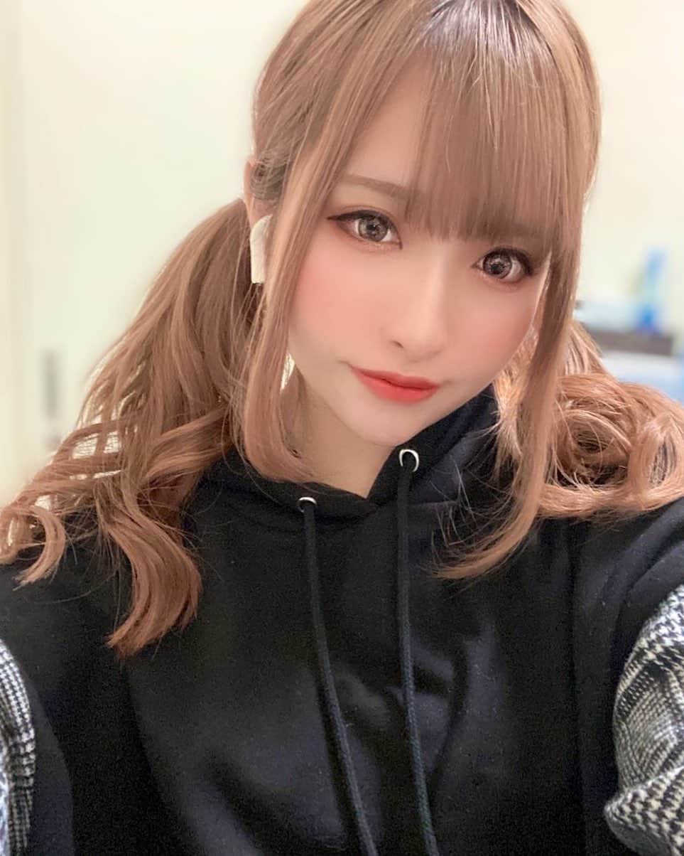 宮下まひろのインスタグラム：「あけましておめでとう⭐️ ツインテールおばさん  #池袋 #池袋エンジェルフェザー #エンジェルフェザー　 #エンジェルフェザー池袋 #キャバクラ #キャバ　 #キャバ嬢」