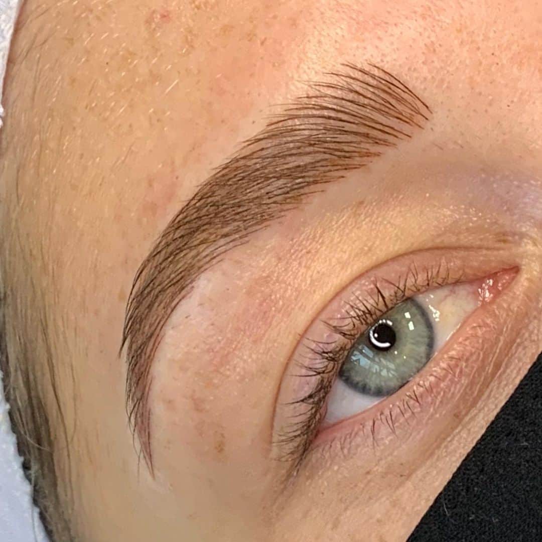 Haley Wightさんのインスタグラム写真 - (Haley WightInstagram)「I hope everyone had a great New Year! 🎉  Interested in getting Microblading by me? Just call the studio at (971)337-5401 or visit our website at studiomeraki.net 😊 . . #microblading #cosmetictattoo #brows #eyebrows #portland #oregon #microbladedeyebrows #microbladed #meraki #ombrebrows #microblade #portlandmicroblade #portlandmicroblading #oregonmicroblade #oregonmicroblading」1月4日 9時06分 - cosmobyhaley