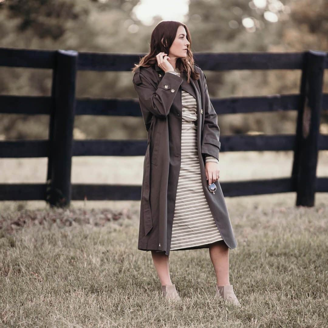 カレントエリオットさんのインスタグラム写真 - (カレントエリオットInstagram)「you can take the studio dress just about anywhere c/o @thegraydetails  #currentelliott #mididress #stripes #fashion #styleinspo」1月4日 9時30分 - currentelliott