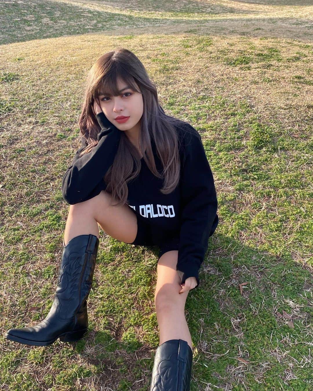 のインスタグラム：「ZELDALOCO第二弾 "LIP HALF ZIP SWEAT" 予約販売開始🛒 2021/1/3(Sun)〜2021/1/17(Sun)  期間限定だからチェックしてね↓ @zeldaloco_1   #ZELDALOCO #ゼルダロコ #まとうだけで主人公になれる服」